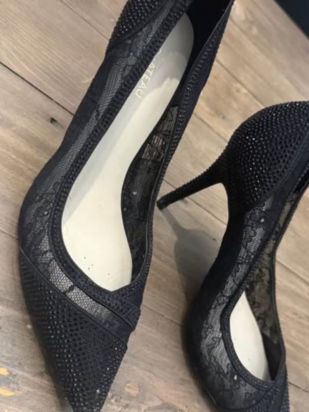 Gorgeous Le Château black pointed-toe stiletto heels